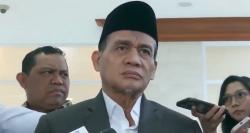 Wamenag Buka Suara soal Viral Video Gus Elham Cium Anak Kecil