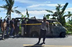 Rp4,6 Miliar Ludes! Mobil Pengangkut Uang Terbakar di Palippis Polewali Mandar<