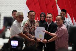 Prabowo Rehabilitasi 2 Guru Luwu Utara yang Dipecat gegara Galang Iuran untuk Gaji Honorer<