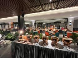 Nikmati Sensasi Makan Sepuasnya di Buffetlicious Aston Emidary Bangka!<