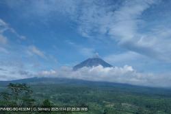 Gunung Semeru Meletus Hari Ini, Lontarkan Abu Vulkanik 500 Meter