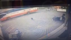 Detik-Detik Pemotor Perempuan Tewas Terjatuh Disenggol Bus di Tulungagung Terekam CCTV