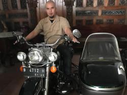 Viral Ahmad Dhani Jajal Motor Legendaris Soeharto, Pelat Nomor Mati Jadi Sorotan!<