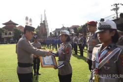 Berprestasi! 73 Anggota Polda Bali Dapat Penghargaan dari Kapolda<