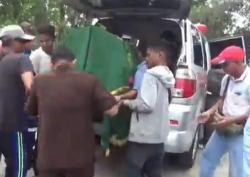 Isak Tangis Iringi Pemakaman 6 Jenazah Bocah Tenggelam di Kubangan Balikpapan<