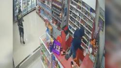 2 Pria Bertopeng Rampok Minimarket di Sidrap Terekam CCTV, Kini Diburu Polisi<