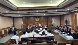 21 Pelaku Demo Ricuh Didakwa Lakukan Perusakan dan Lempar Bom Molotov ke Gedung DPR