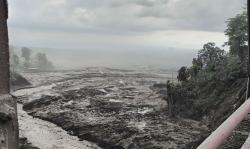 Banjir Lahar Erupsi Semeru Terjang Gladak Perak, Jalur Lumajang-Malang Ditutup<