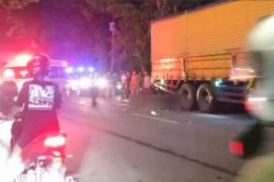 Ngeri! Pemotor Tewas Kecelakaan Tabrak Truk Parkir di Bojonegoro