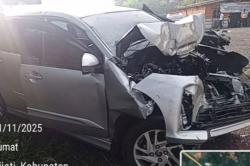 Kecelakaan Beruntun 3 Kendaraan di Tol Cipali, Minibus Ringsek Tewaskan 1 Orang<