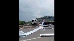 Penyebab Kecelakaan Maut di Tol Semarang, Truk Tronton Diduga Rem Blong<