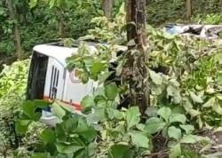 Kecelakaan Bus Anggun Krida Masuk Jurang 20 Meter di Bondowoso, 11 Penumpang Terluka<