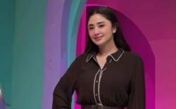 Kesulitan Ikuti Mata Kuliah Bahasa Inggris, Dewi Perssik: Saya Gak Tahu Dosen Ngomong Apa
