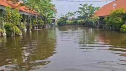 Banjir di Tanggulangin Sidoarjo Belum Surut, Aktivitas Warga Terganggu<