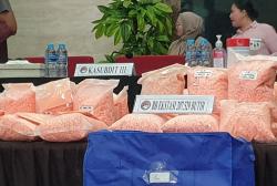 Kurir yang Bawa Ratusan Ribu Ekstasi Sempat Ajak Istri sebelum Kecelakaan<