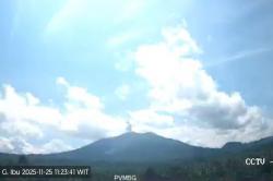 Gunung Ibu Meletus Hari Ini, Muntahkan Kolom Abu Setinggi 400 Meter dari Puncak<