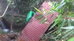 Kecelakaan di Sukabumi, Truk Kontainer Tabrak Pembatas Jalan Terjun ke Sungai<