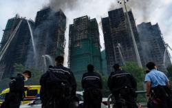 Kisah Pilu Kebakaran 7 Apartemen Hong Kong, Sanak Keluarga Hilang Terjebak Api<