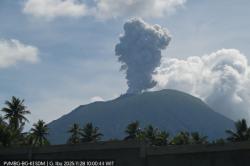Gunung Ibu di Halmahera Barat Meletus Hari Ini, Kolom Abu Setinggi 600 Meter<