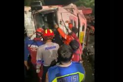 Kecelakaan Maut Truk Terguling di Jatingaleh Semarang, Sopir Tewas Terjepit<