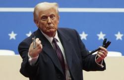 Murka! Trump Ancam Tarif 100% untuk Kanada, Sebut Mark Carney Gubernur Bukan PM