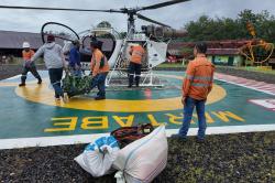 Pengiriman Bantuan untuk Korban Bencana di Tapanuli Selatan dengan Helikopter