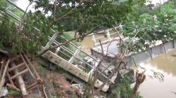 Jembatan Kedungdowo Nganjuk Putus Lagi, 2 Pemotor Terjatuh ke Sungai Widas<
