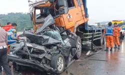 Kecelakaan Beruntun Libatkan 9 Kendaraan di Tol Cipularang Arah Jakarta, 1 Orang Tewas<