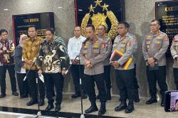 Heboh Kayu Gelondongan di Lokasi Bencana Sumatra, Ada Bekas Gergaji Mesin!<