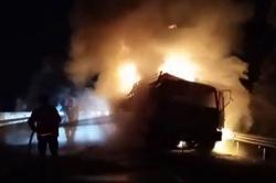 Truk Fuso Ludes Terbakar di Tol Trans Bakter, Lalin Macet Parah<