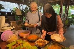 Warung Makan di Bantul Gratiskan Makanan bagi Mahasiswa Korban Bencana Sumatera<