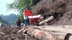 Akses Terputus, Bantuan Banjir Bandang di Padang Panjang Diangkut Manual Lalui Medan Berat<