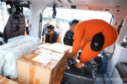 Helikopter Polri Kirim 348 Kg Bantuan Kemanusiaan ke Aceh Tamiang<