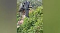Kecelakaan di Lebak, Mobil Pikap Bermuatan Semen Jatuh ke Jurang<