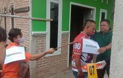 Rekonstruksi Pria di Pringsewu Bunuh Kakak Ipar, Saksi Keluarga Emosi Pukul Tersangka<