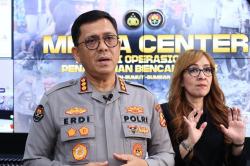 Brimob Gelar Aksi Bersih Pantai Situbondo, Tindaklanjuti Instruksi Presiden<