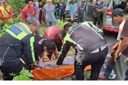Kecelakaan Maut Pikap Terbalik di Tulungagung, 1 Orang Tewas 4 Luka-Luka<