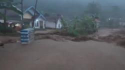 Banjir Bandang Terjang Probolinggo, 5 Jembatan Putus Ratusan Warga Terisolasi<