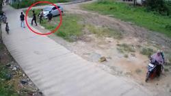 Perkelahian Sengit 2 Lawan 1 di Banjar Terekam CCTV, 1 Tewas Ditikam<