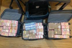 4 Penumpang Fery Tujuan Singapura Diamankan Polisi di Batam, Bawa Uang Tunai Rp7,7 Miliar<