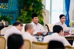 Prabowo Izinkan 125.000 Baju Reject Batal Ekspor Layak Pakai Disumbangkan ke Korban Bencana