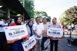 Pemprov DKI Berikan Santunan Rp5 Juta kepada Pedagang Pasar Induk Kramat Jati