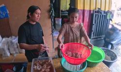 Gara-Gara Nobar, Azia Jadi Asisten Chef Dadakan dan Kacau Total