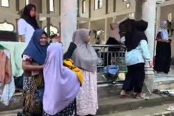Pengungsi Banjir Bandang di Desa Genteng Pidie Jaya Krisis Air Bersih dan Tenda<