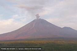 Gunung Semeru Erupsi Belasan Kali Hari Ini, Kolom Abu Capai 1.000 Meter<
