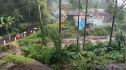 Banjir Bandang Terjang Wisata Guci Tegal, Pengunjung Panik Berlarian<
