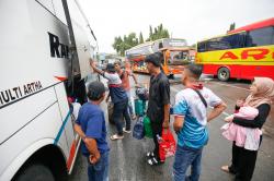 Suasana Terminal Kampung Rambutan Jelang Libur Nataru 2026