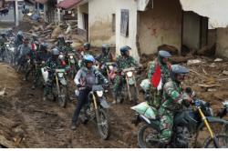 Terjang Jalur Ekstrem, 100 Babinsa Salurkan 10 Ton Beras ke Korban Banjir Bener Meriah<