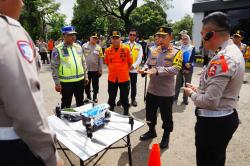 Tinjau Pos Command Center, Kapolri Pastikan Mudik Nataru Aman dan Nyaman