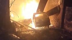 Kebakaran Hebat Pabrik Tahu di Mojosari, Mobil Pikap Ikut Hangus Dilalap Api<